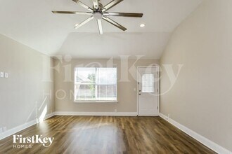 8828 Yosemite Trail in Aubrey, TX - Foto de edificio - Building Photo