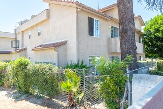 16710 Sherman Way in Van Nuys, CA - Building Photo - Building Photo