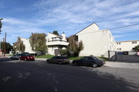 20954 Bryant St in Canoga Park, CA - Foto de edificio - Building Photo