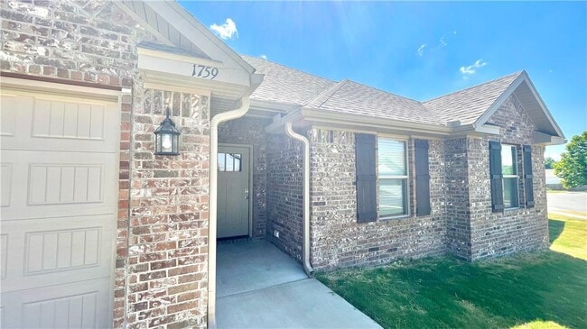 1759 Charismatic Dr in Prairie Grove, AR - Building Photo - Building Photo