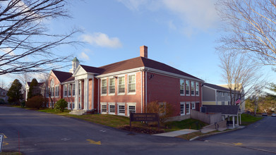 Anthony House in Portsmouth, RI - Foto de edificio - Building Photo