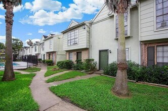 8704 Victorian Village Dr in Houston, TX - Building Photo - Building Photo