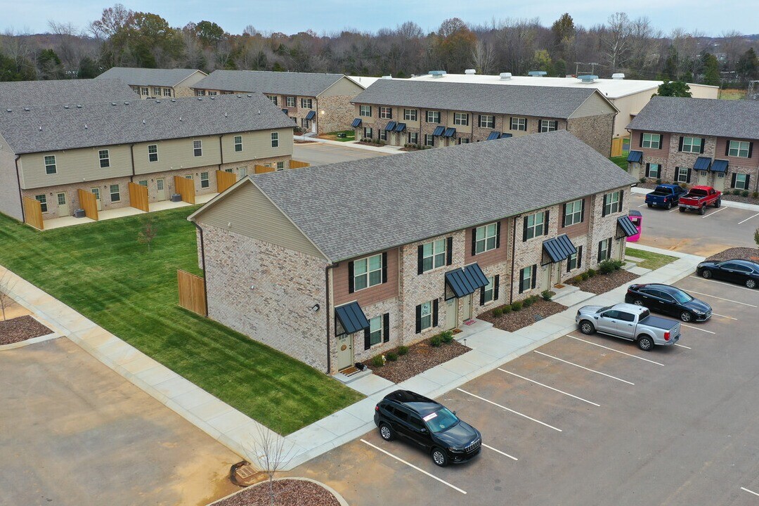 Airport Place Apartments Photo