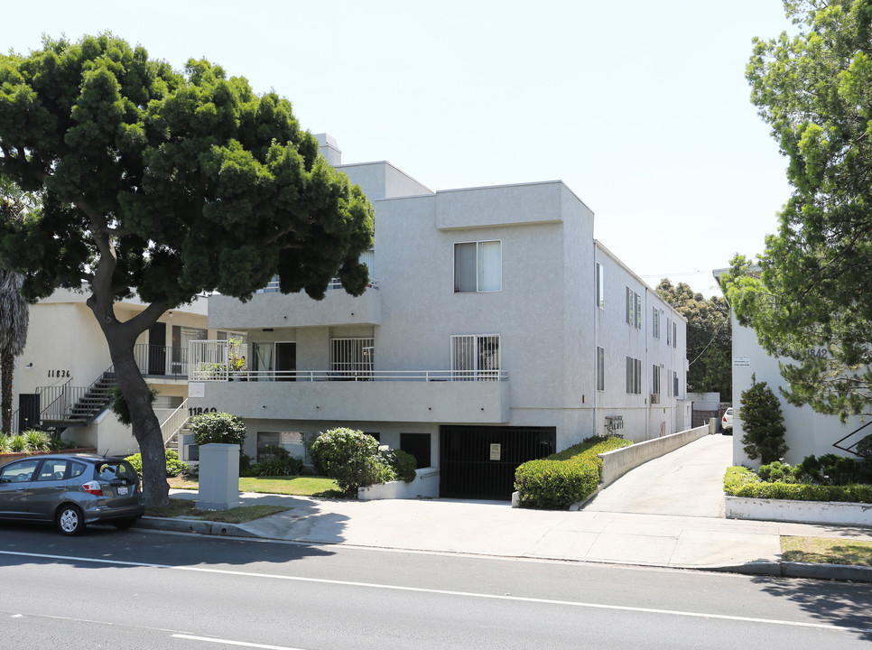 11840 Venice Blvd in Los Angeles, CA - Building Photo