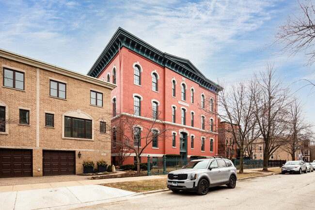 2107 N Magnolia Ave in Chicago, IL - Building Photo - Building Photo