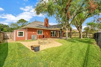 146 Bayou Bend Dr in League City, TX - Building Photo - Building Photo