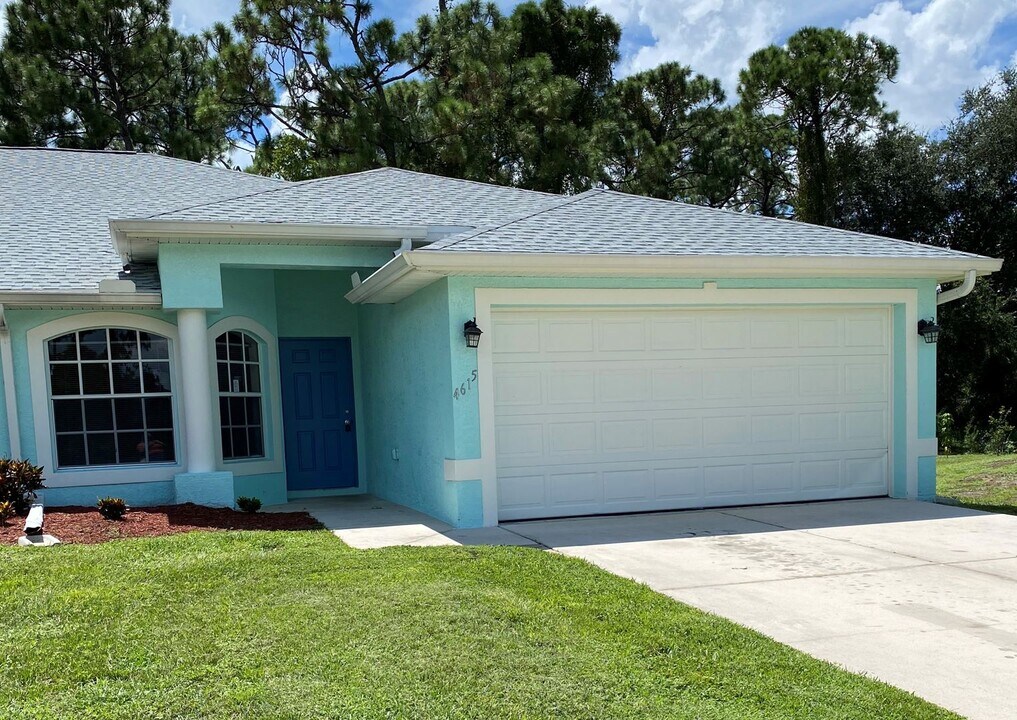 4615 29th St SW in Lehigh Acres, FL - Building Photo
