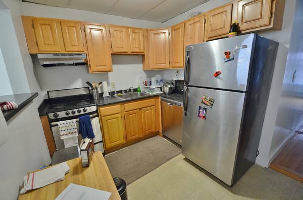 587 Beacon St, Unit 3 in Boston, MA - Building Photo - Building Photo