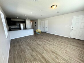 7607 Mailes Ct in Jacksonville, FL - Building Photo - Building Photo