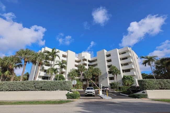 4201 N Ocean Dr in Hollywood, FL - Building Photo - Building Photo