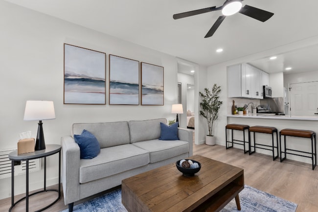 4442 Clairemont Dr in San Diego, CA - Building Photo - Building Photo