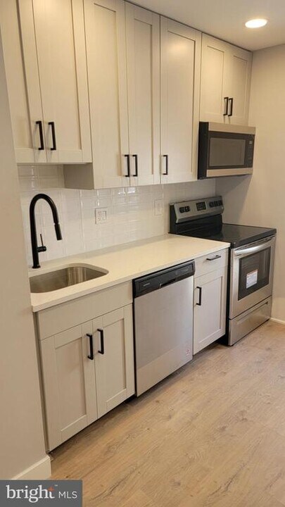 4663 Umbria St in Philadelphia, PA - Building Photo