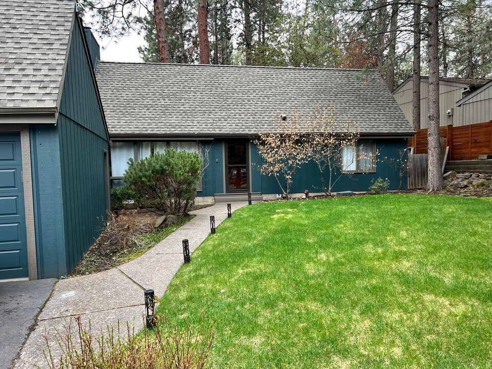 1905 SW Knoll Ave in Bend, OR - Building Photo