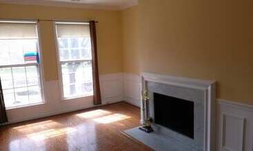 236 Maryland Ave NE, Unit Luxurious Cap Hill 1 BRM in Washington, DC - Foto de edificio - Building Photo