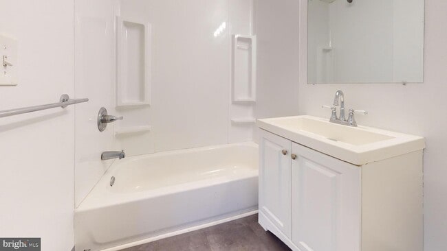 5824 N 13th St, Unit 2 in Philadelphia, PA - Building Photo - Building Photo