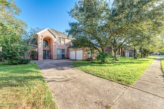 2515 Falcon Ridge St in Pearland, TX - Foto de edificio - Building Photo