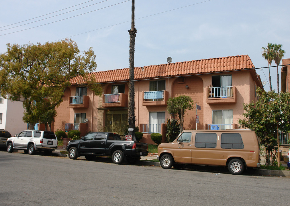 4931 Romaine St in Los Angeles, CA - Foto de edificio