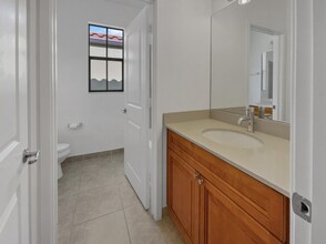 4879 NW 55th St in Tamarac, FL - Foto de edificio - Building Photo