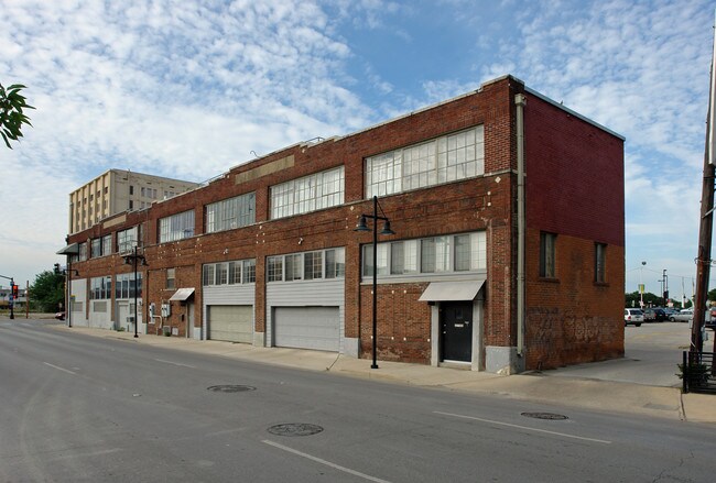 1775 Young St in Dallas, TX - Foto de edificio - Building Photo