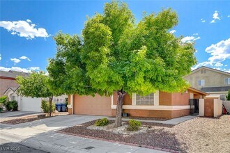 7533 Wandering St in Las Vegas, NV - Building Photo - Building Photo