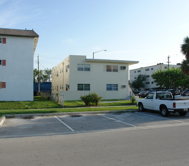 1999 NE 168th St in Miami, FL - Building Photo - Building Photo