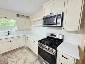 1901 Marjorie St in Brenham, TX - Building Photo - Building Photo