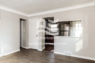 2062 Champaign Rd in Lincoln Park, MI - Foto de edificio - Building Photo