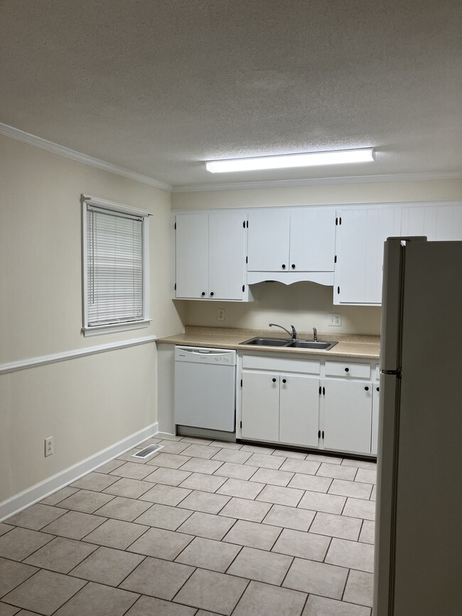 1424 Hobart Dr in Florence, SC - Building Photo - Building Photo