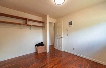 1635 S Bertelsen Rd in Eugene, OR - Building Photo - Building Photo