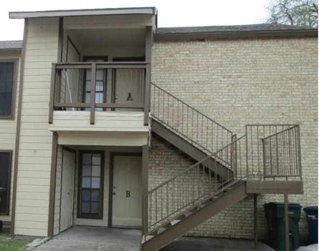property at 2214 Capitan Dr