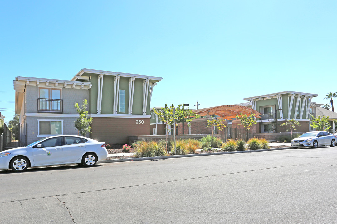 240-250 N Calaveras St in Fresno, CA - Building Photo