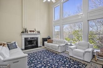 5685 Lake Manor Cl in Johns Creek, GA - Foto de edificio - Building Photo