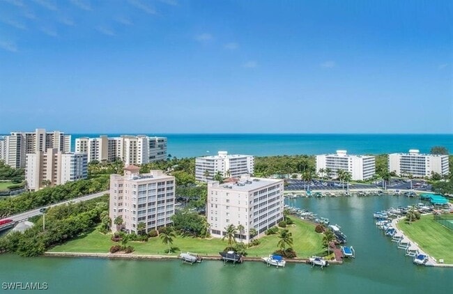 33 Bluebill Ave in Naples, FL - Building Photo - Building Photo