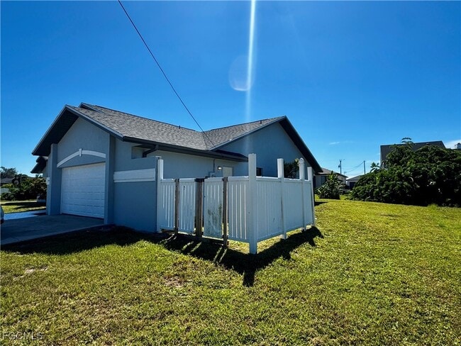 3704 SW 3rd St in Cape Coral, FL - Building Photo - Building Photo
