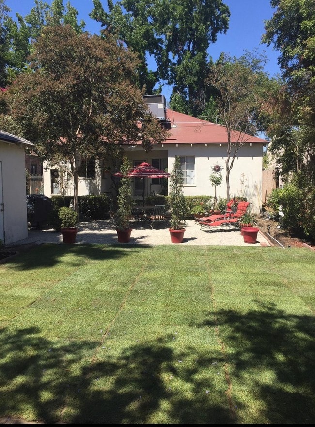 10926 Hartsook St in North Hollywood, CA - Building Photo - Building Photo