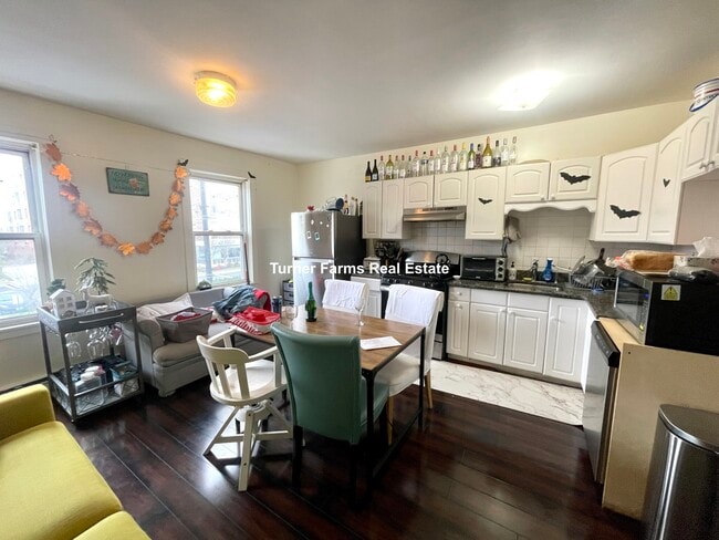 1570 Tremont St, Unit 2 in Boston, MA - Building Photo - Building Photo