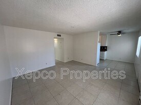 556 E Chuckwalla Rd in Palm Springs, CA - Building Photo