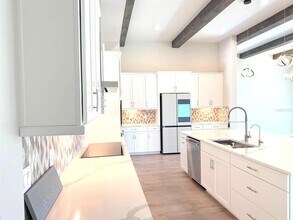11122 Rustic Timber Lp in San Antonio, FL - Building Photo - Building Photo