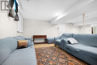 5401 Glen Erin Dr in Mississauga, ON - Building Photo - Building Photo