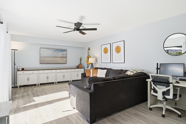 6818 68th Way in West Palm Beach, FL - Foto de edificio - Building Photo