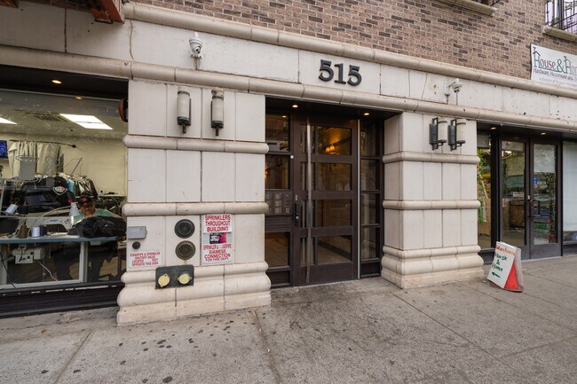 515 Flushing Ave in Brooklyn, NY - Building Photo - Building Photo