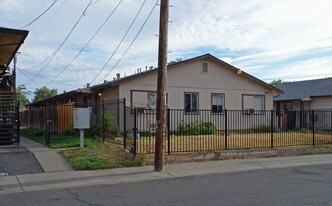 1509-1511 Nogales St in Sacramento, CA - Building Photo