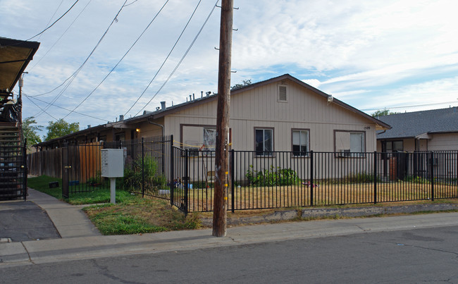 1509-1511 Nogales St in Sacramento, CA - Building Photo - Building Photo