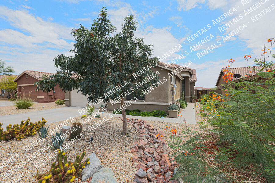 17525 W Lavender Ln in Goodyear, AZ - Building Photo