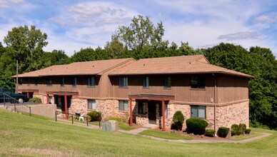 Squire Hill Apartments in Branford, CT - Building Photo - Building Photo