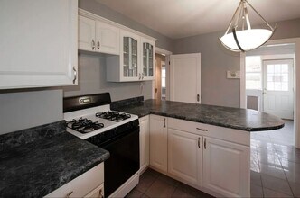 1714 E Walnut St in Springfield, MO - Building Photo - Building Photo