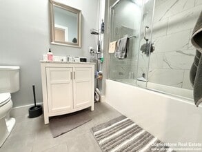 55 W Fifth St, Unit 408 in Boston, MA - Building Photo - Building Photo