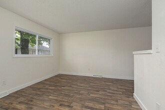 733 W College St in Springfield, MO - Building Photo - Building Photo