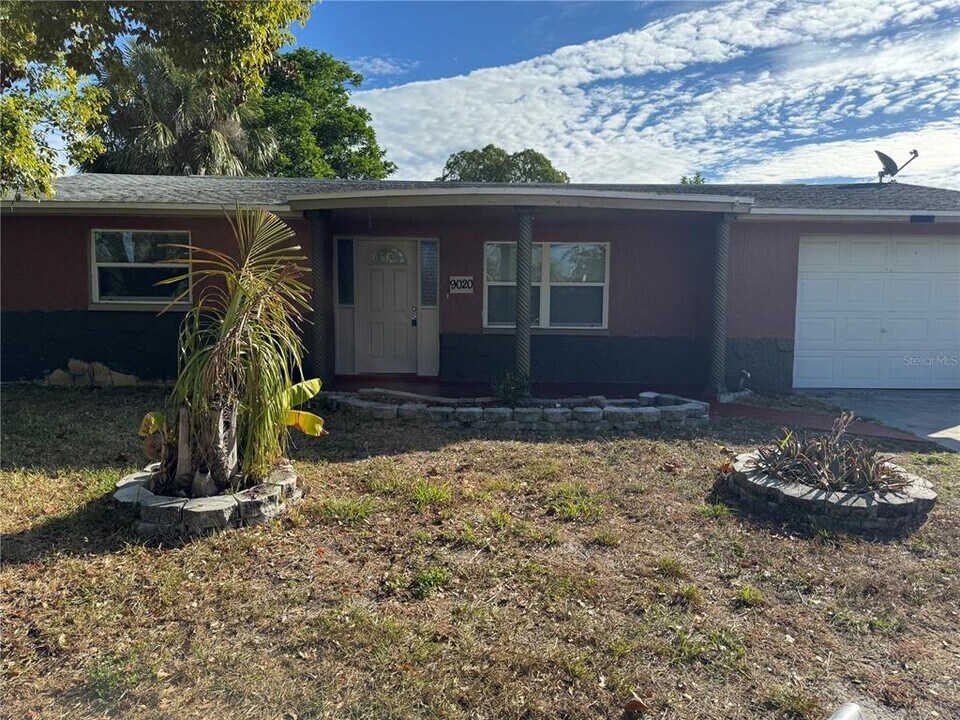 9020 Cochise Ln in Port Richey, FL - Building Photo