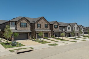 Bluebonnet Trail Townhomes in Arlington, TX - Building Photo